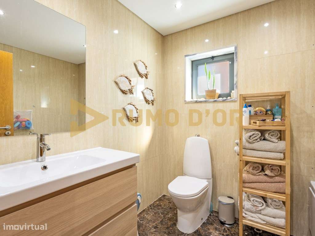 Exclusivo T3 em Condomínio Privado no Carregado com Terraço, Varand...-16