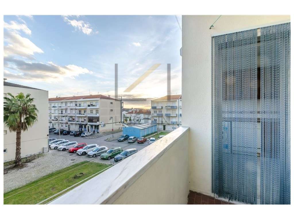 Apartamento T3 com boas areas com duas varandas - Grande imagem: 2/50