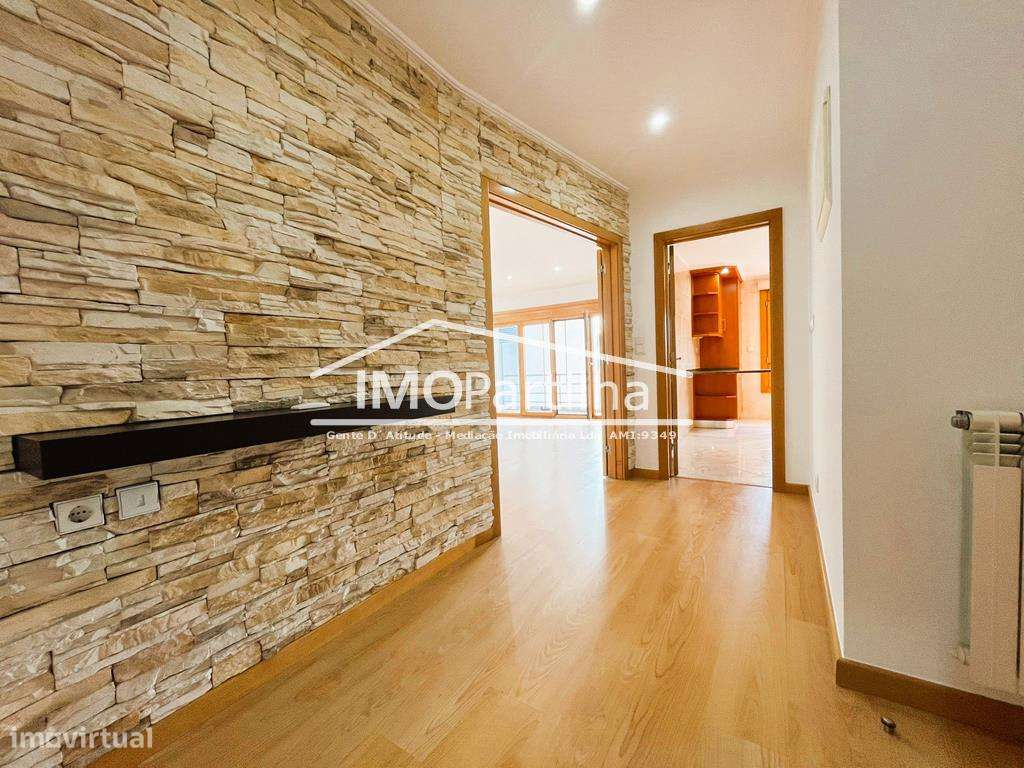 T3 C/ 4 Lugares de parqueamentos nas Colinas do Cruzeiro-14