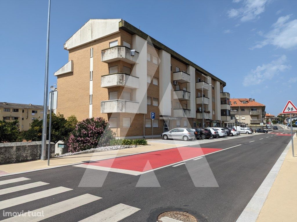 Apartamento T2 frente à Escola Secundária em Albergaria-a...