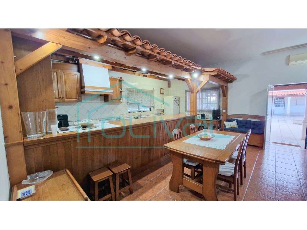 Espaço Comercial com armazéns-14