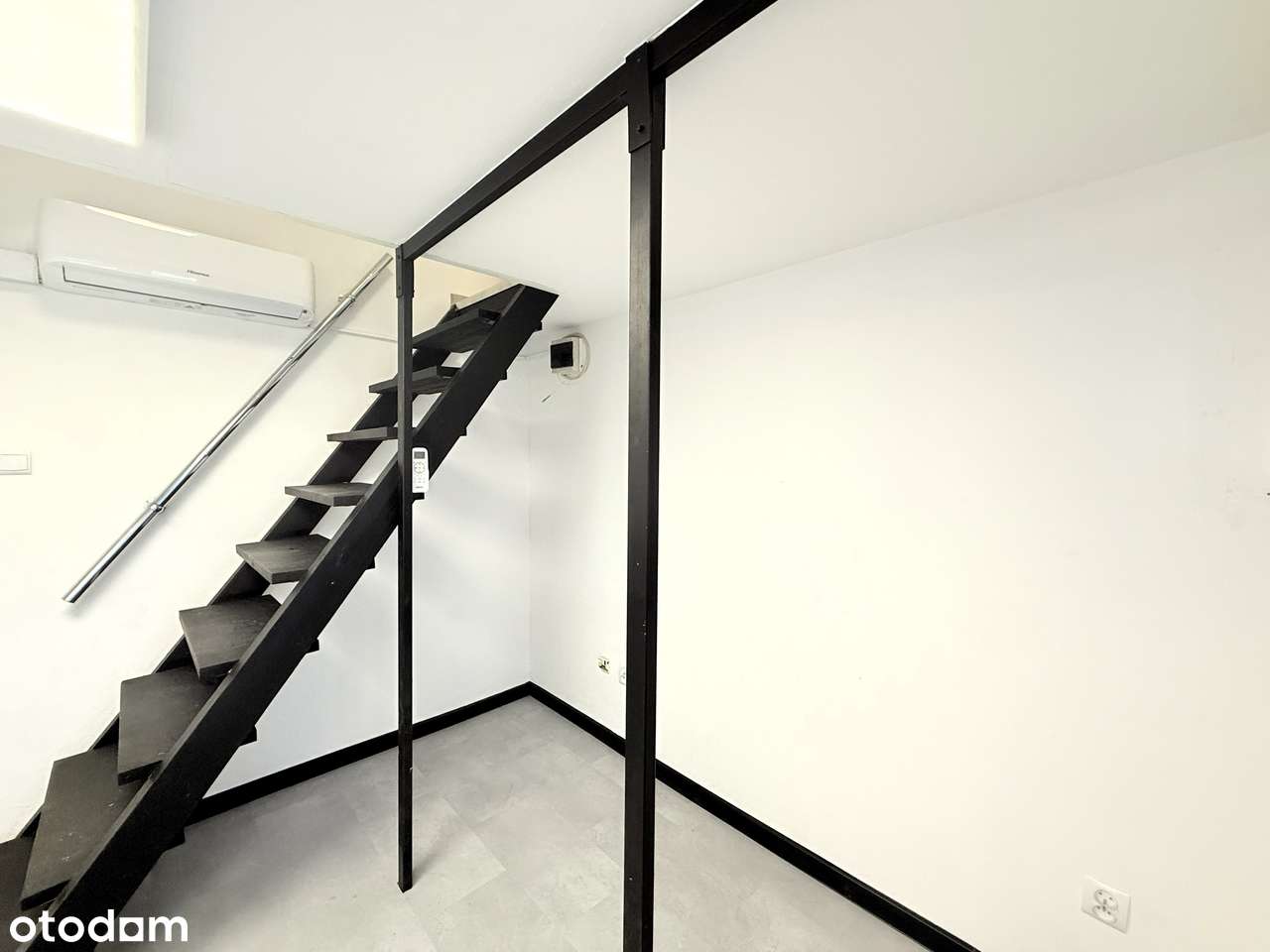 Odświeżony_lokal_parking_przy_ulicy_dobra_komunikacja_klimatyzacja - Pełny obrazek: 3/12