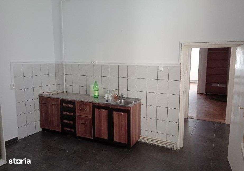 Casa nemobilata in zona Grivitei - Colina Universitatii - Imagine principală: 5/6