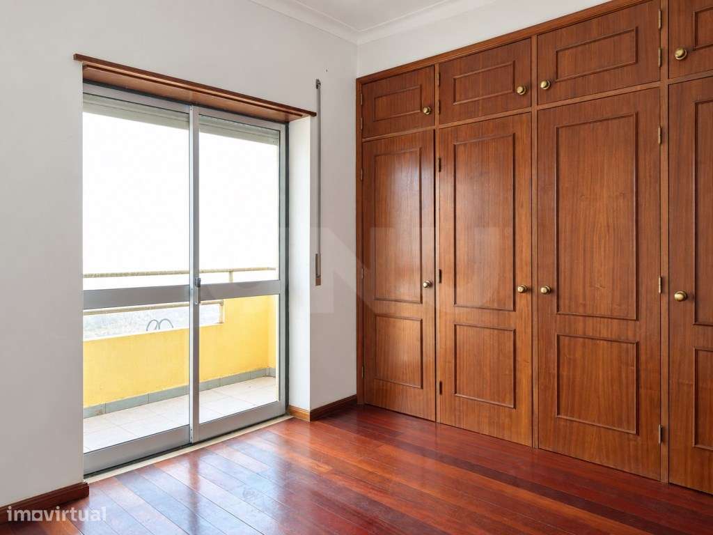 Apartamento T2+1 com vista mar para venda em Santa Cruz.-13