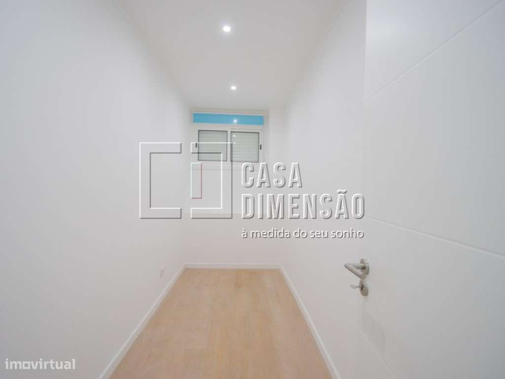 Apartamento T3 em fase de remodelação, na Amadora!!-22