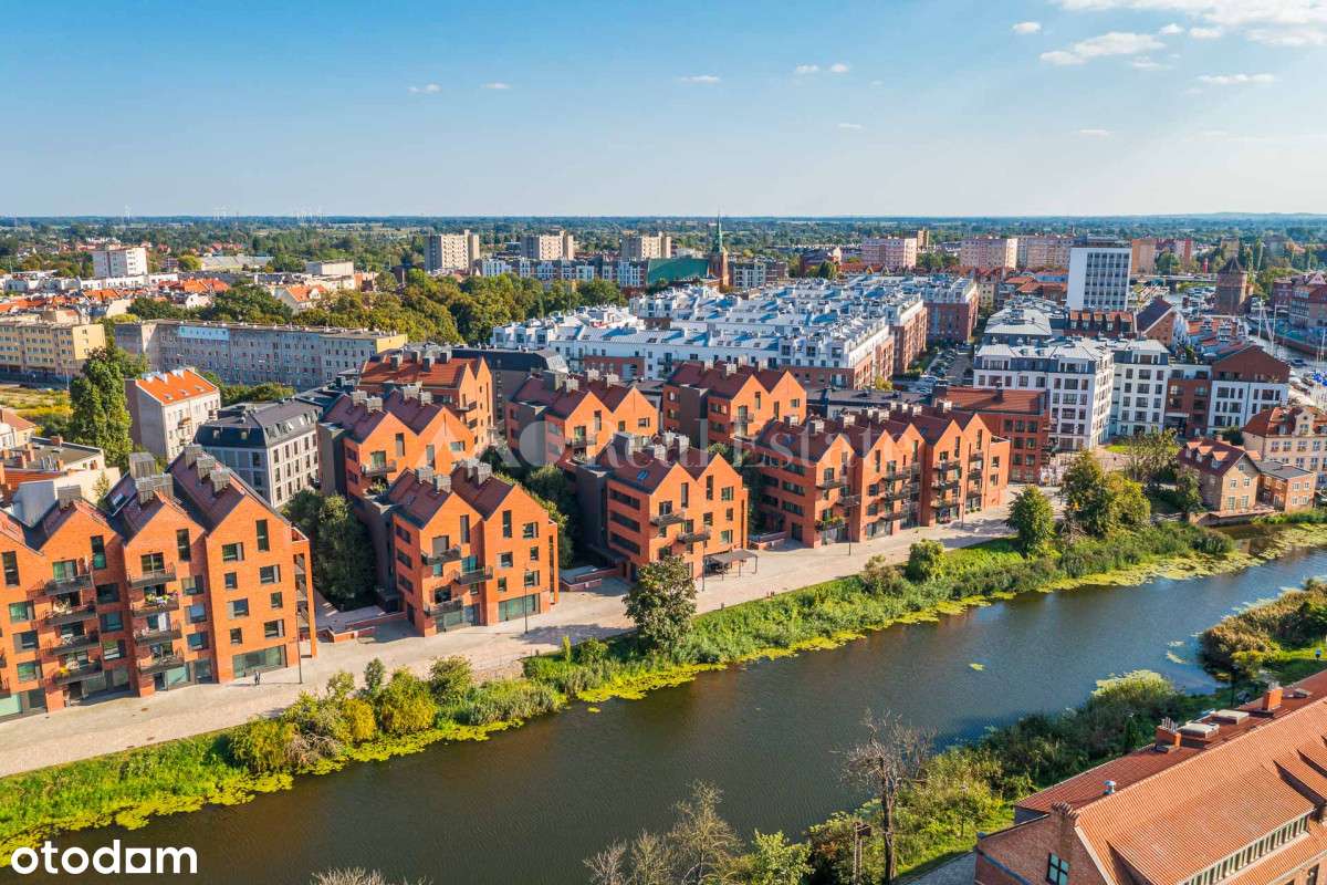 Widok na kanał na Stępce i panoramę Gdańska-1