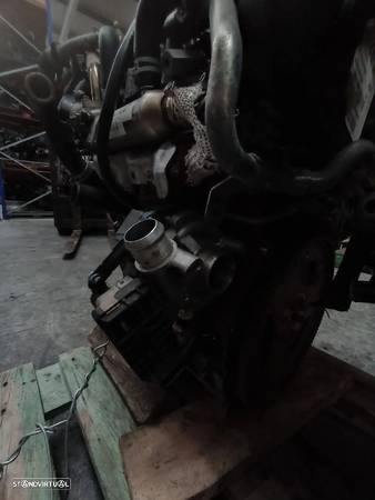 Motor Peugeot 407 2.7 HDI Ref: UHZ - 6