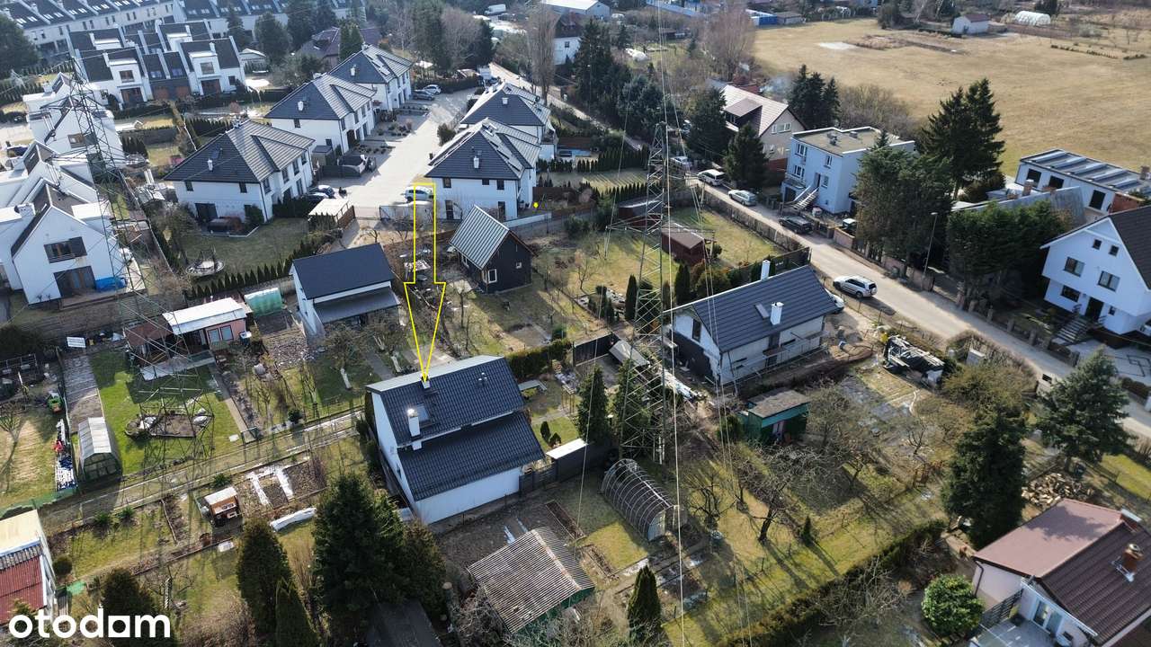 mały biały kameralny domek-18