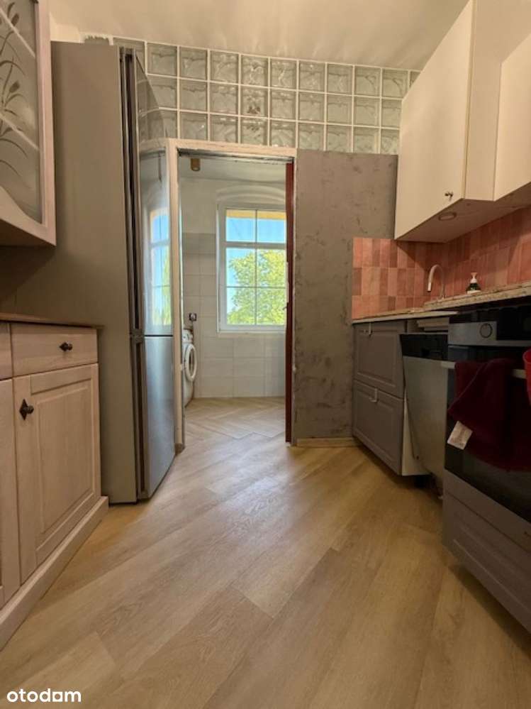 Przytulna kawalerka z oddzielną kuchnią, Sołacz-9