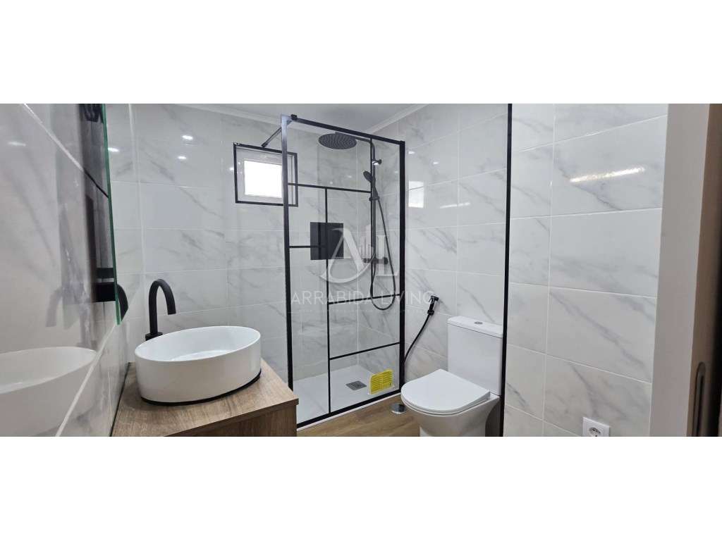 Apartamento de T2 remdoelado na camarinha-10