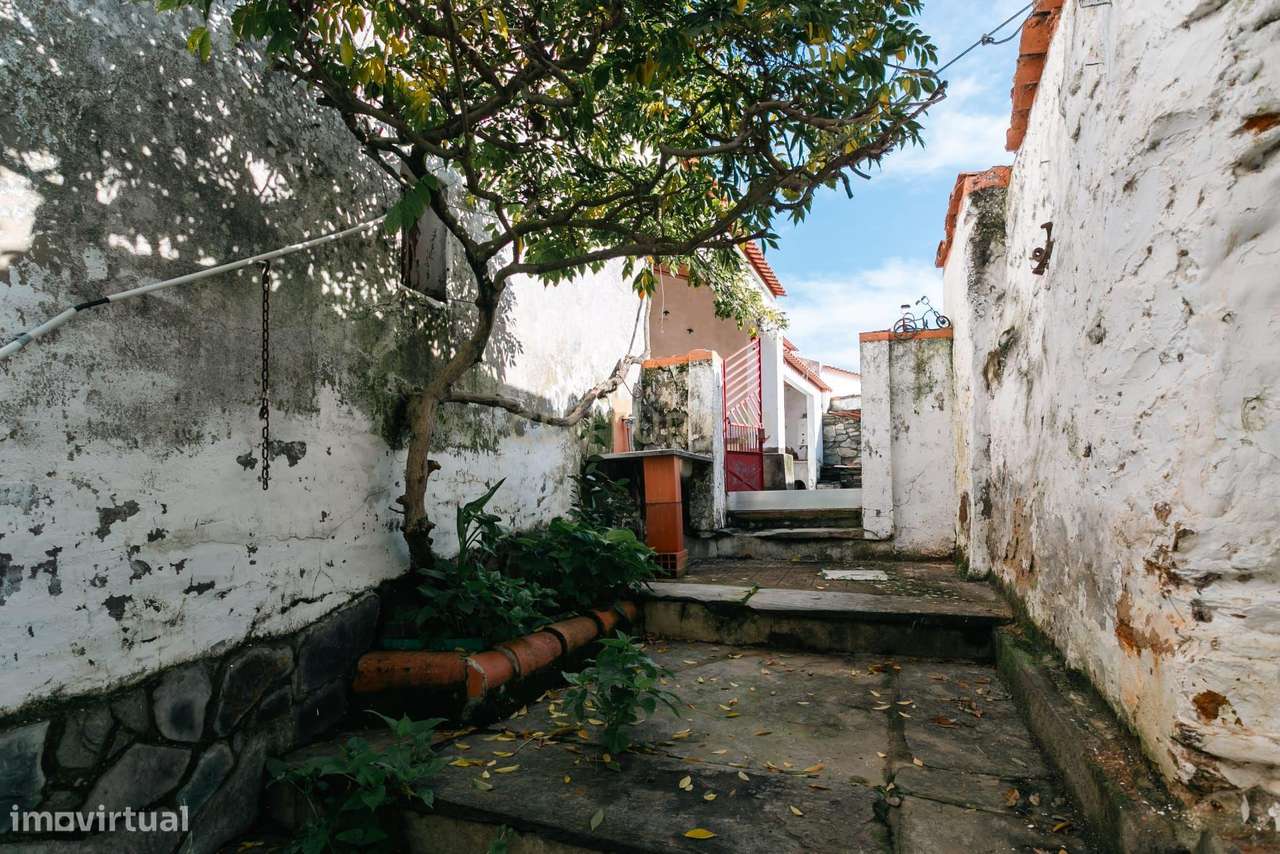 Moradia T2 com Espaço Exterior na Zona Histórica de Mourão - Alentejo-25