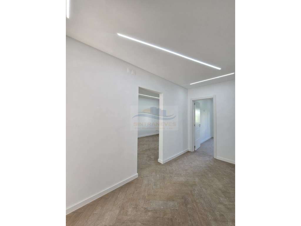 T3 Junto á Urbanização Vila Chã, com 2 WCS e Varandas - Totalmente ...-57