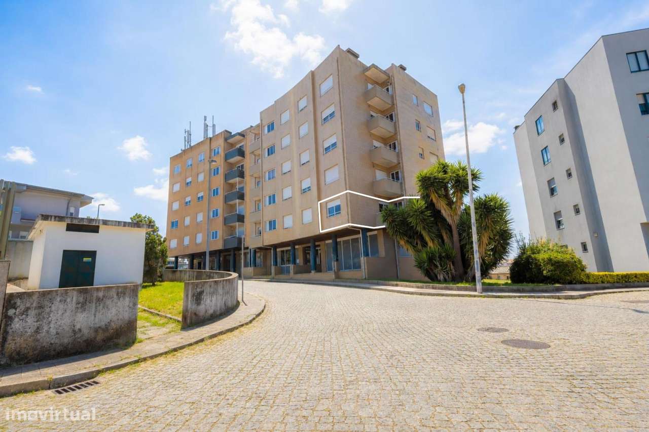 Apartamento T2 com Varanda — Excelente Localização junto ao Metro-24