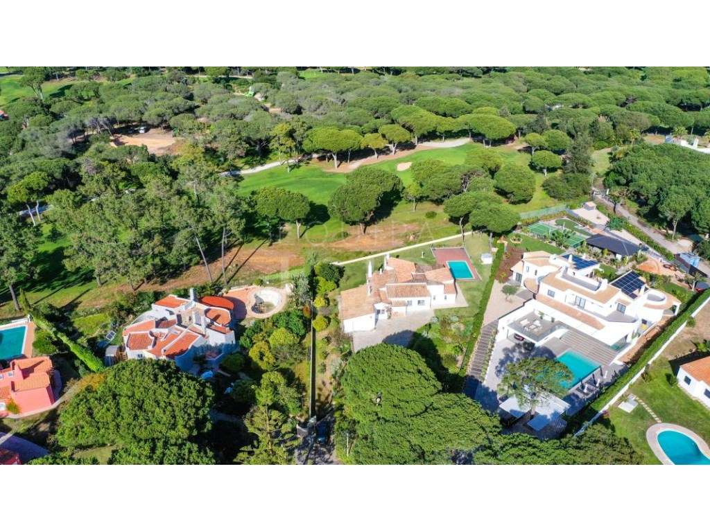 Fantástica Moradia Isolada T4 Frente ao Golfe, Totalmente Remodelad...-47