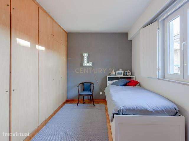 Moradia T6 com Jardim Interior e Garagem na Lapa – Junto à Embaixada d-24