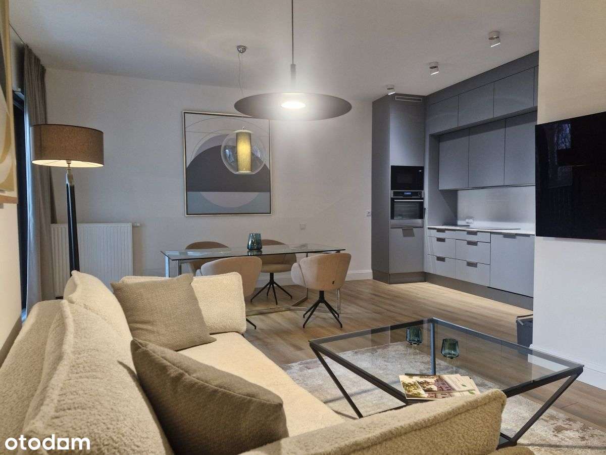 Przestronny Apartament w sercu Gdyni na 2 piętrze-2