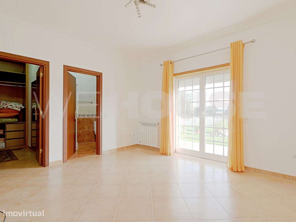 Moradia T4 com 280 m2, inserida em terreno com 2500 m2 em Palmela-56