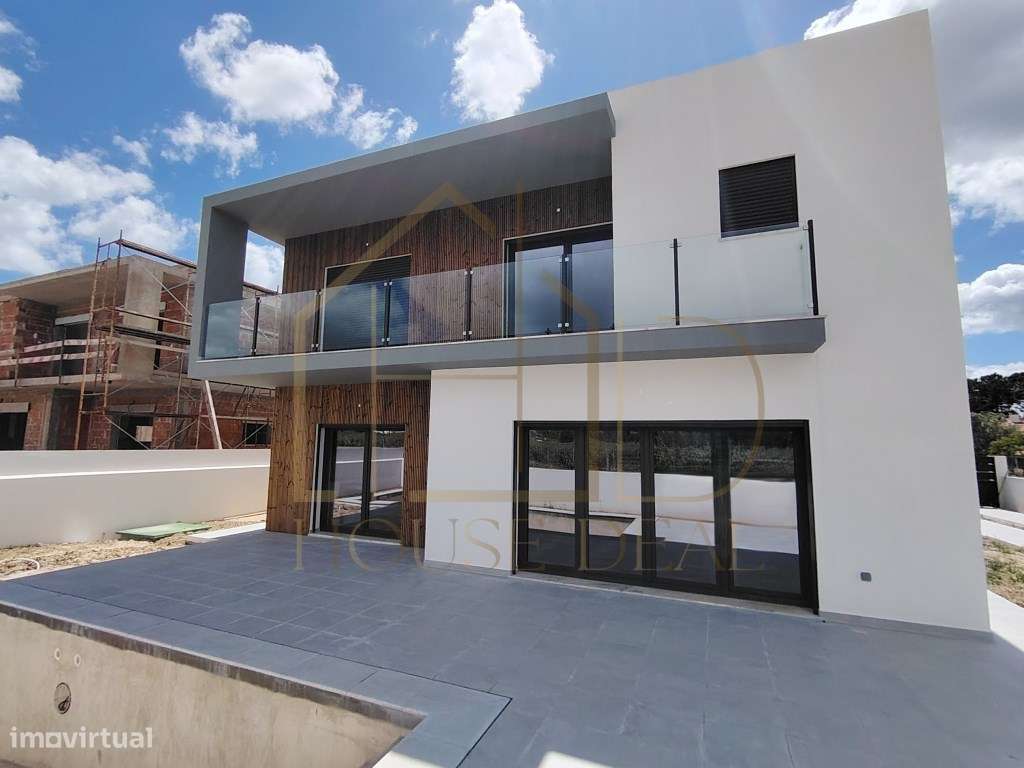 Magnífica Moradia T4 com Garagem e Piscina. Vendas de Azeitão-10