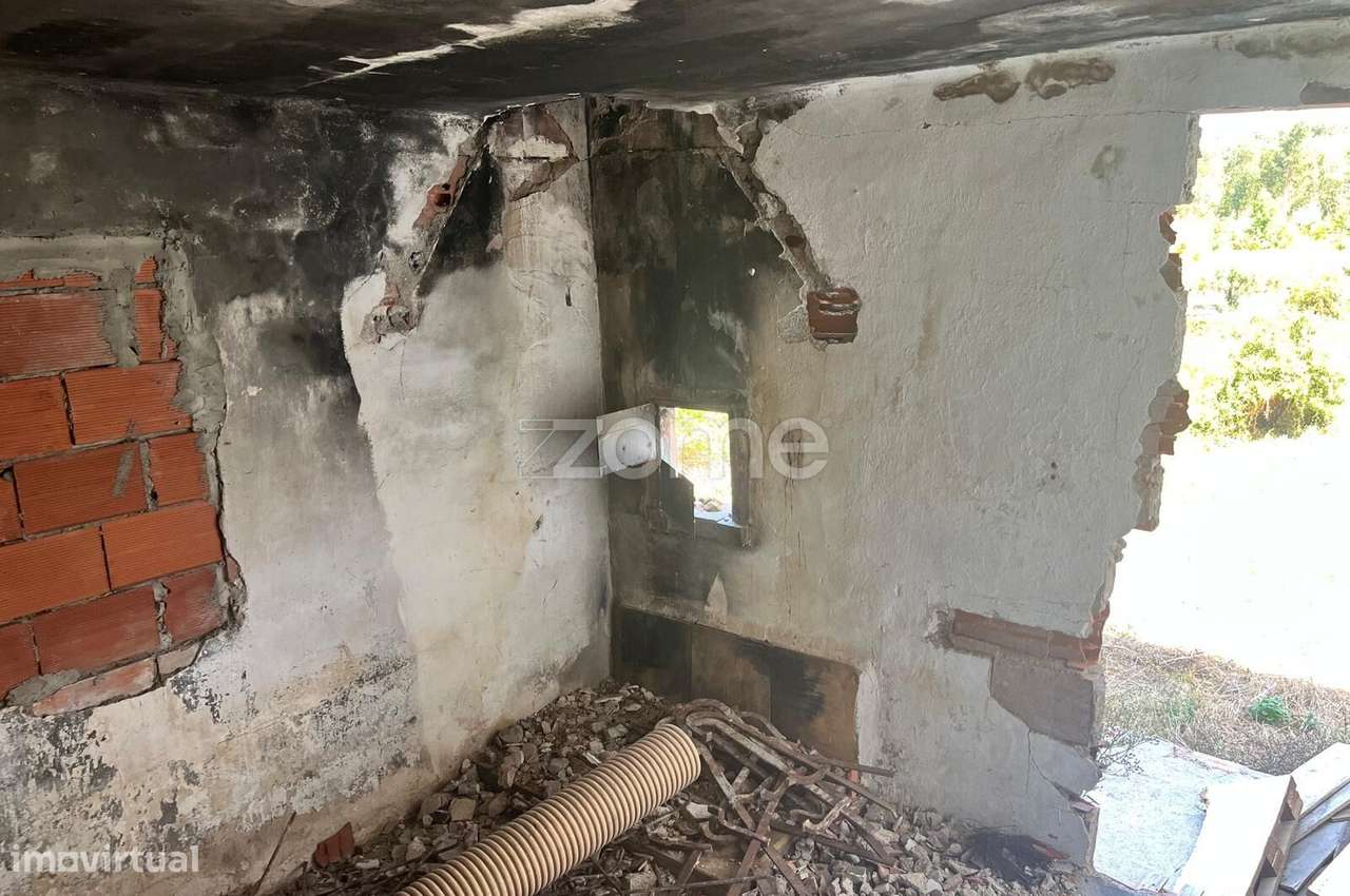 Moradia para remodelar em Almalaguês-13