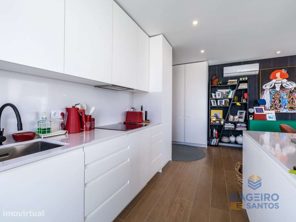 Apartamento T2 na Primeira Linha de Mar - Avenida Marginal, São Mar...-13