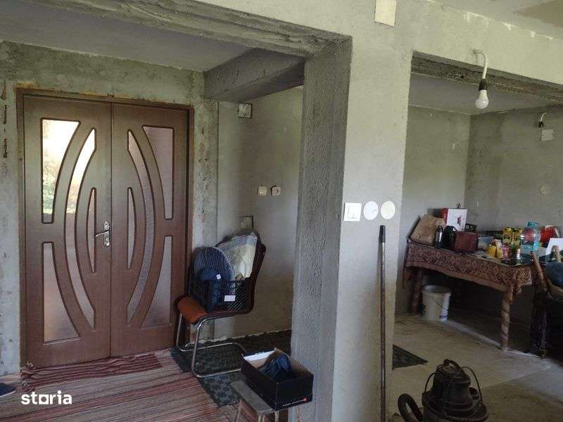 Vanz. Casa 373 mp, 2000 teren 6 km Rm Valcea acces privilegiat DN7 - Imagine principală: 4/8