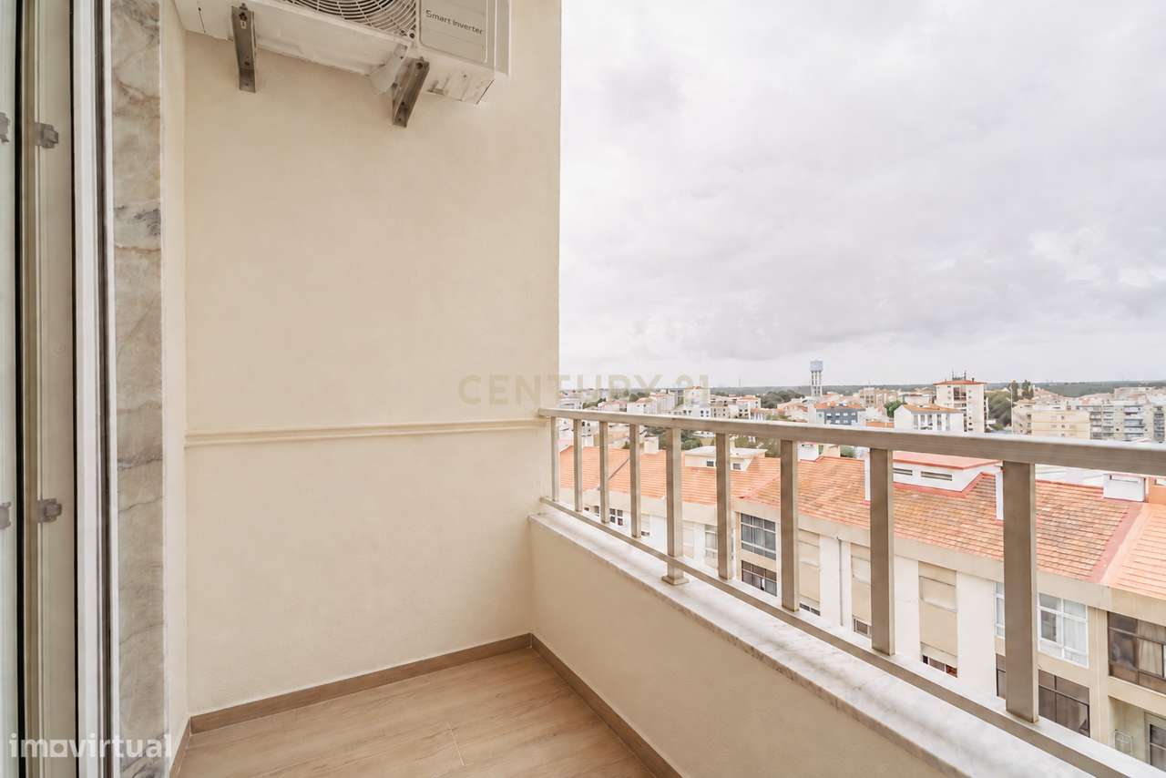Apartamento T2 Remodelado na Torre da Marinha-29