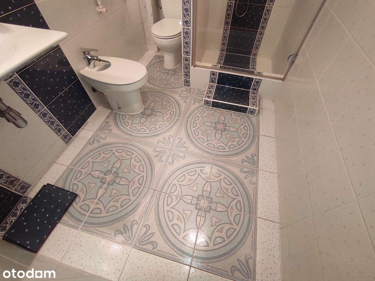 64 m2, 3 pok. 2 p. w niskim bloku, extra lokalizacja, b.dobra cena !-13