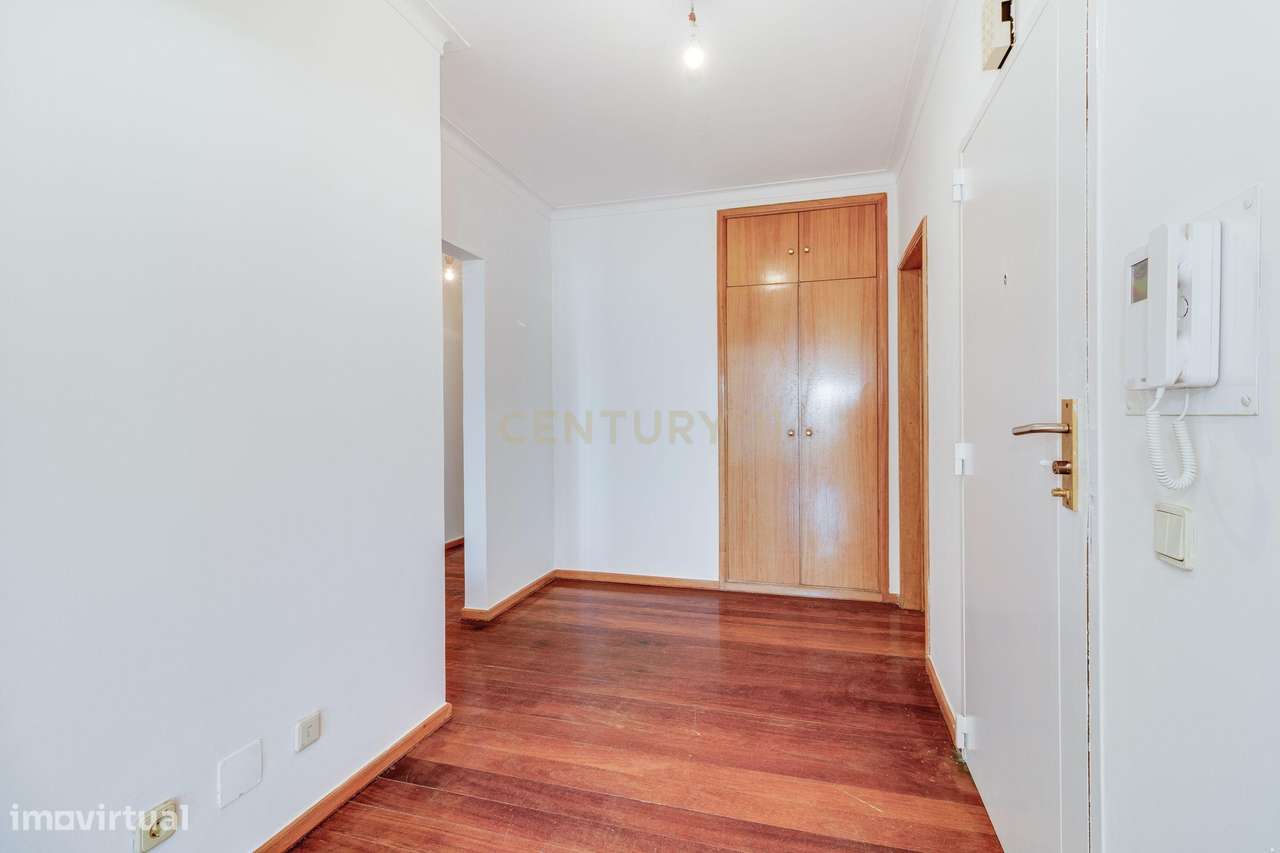 Fantástico T5 Quinta das Conchas frente ao metro-36