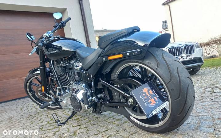 Harley-Davidson Softail Breakout - 24