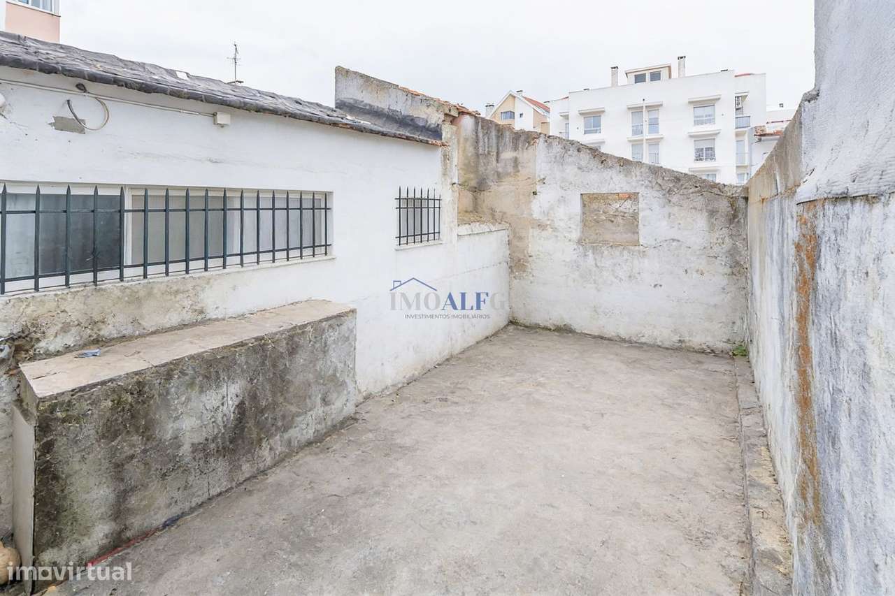 Moradia T3 térrea com quintal Centro Montijo-28