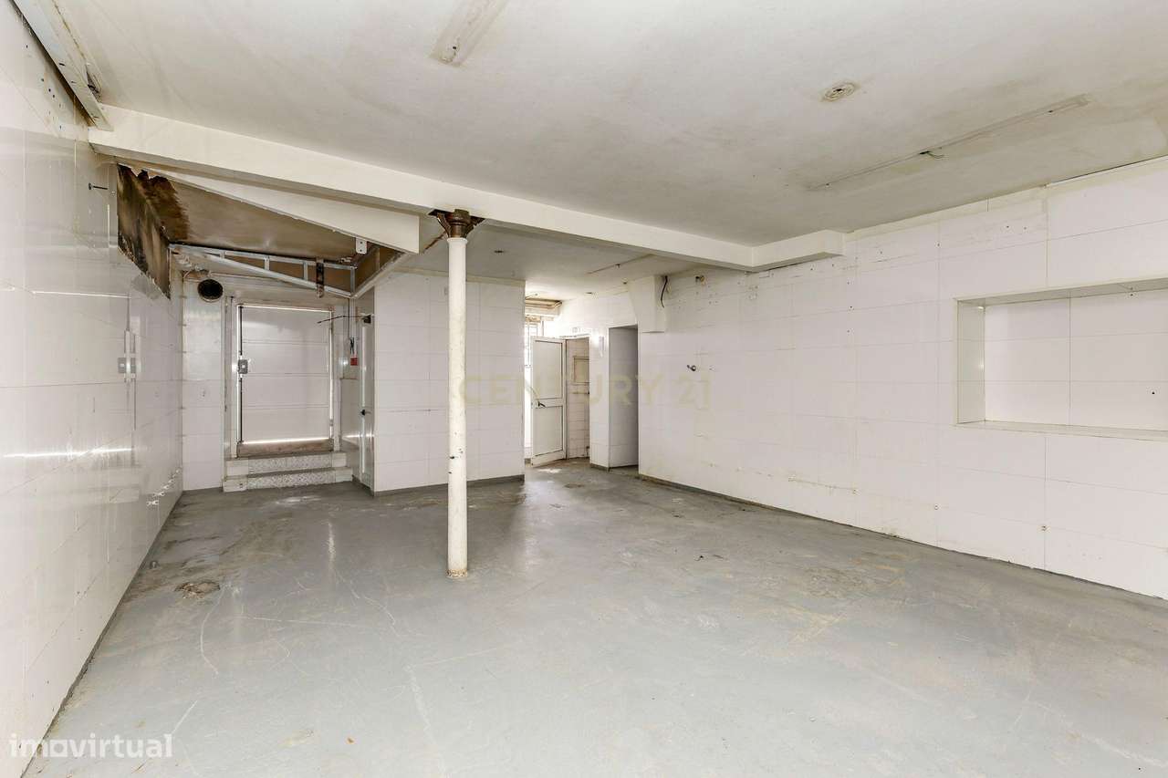 Prédio de Uso Misto no Centro Histórico de Odivelas – Habitação + Comé-32