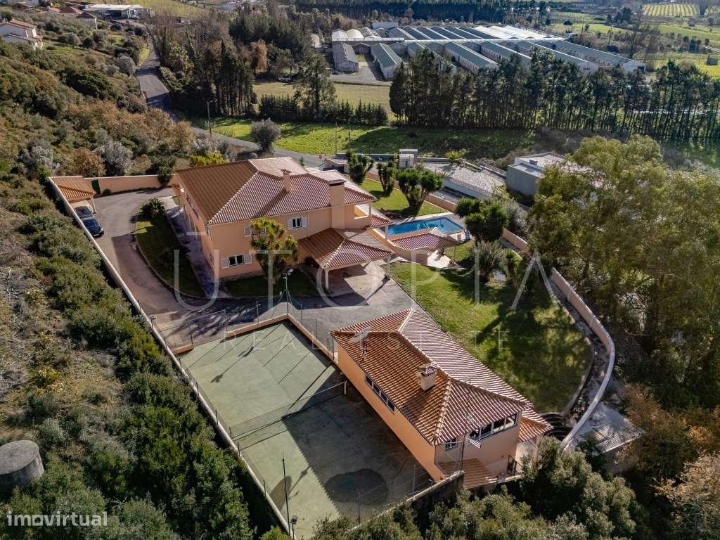 Moradia de Prestígio com Piscina, Campo de Ténis e Terreno Murado d...-7