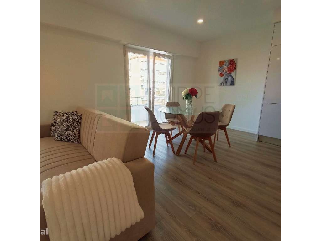 Apartamento T2 - totalmente remodelado, em Benfica - Grande imagem: 5/21