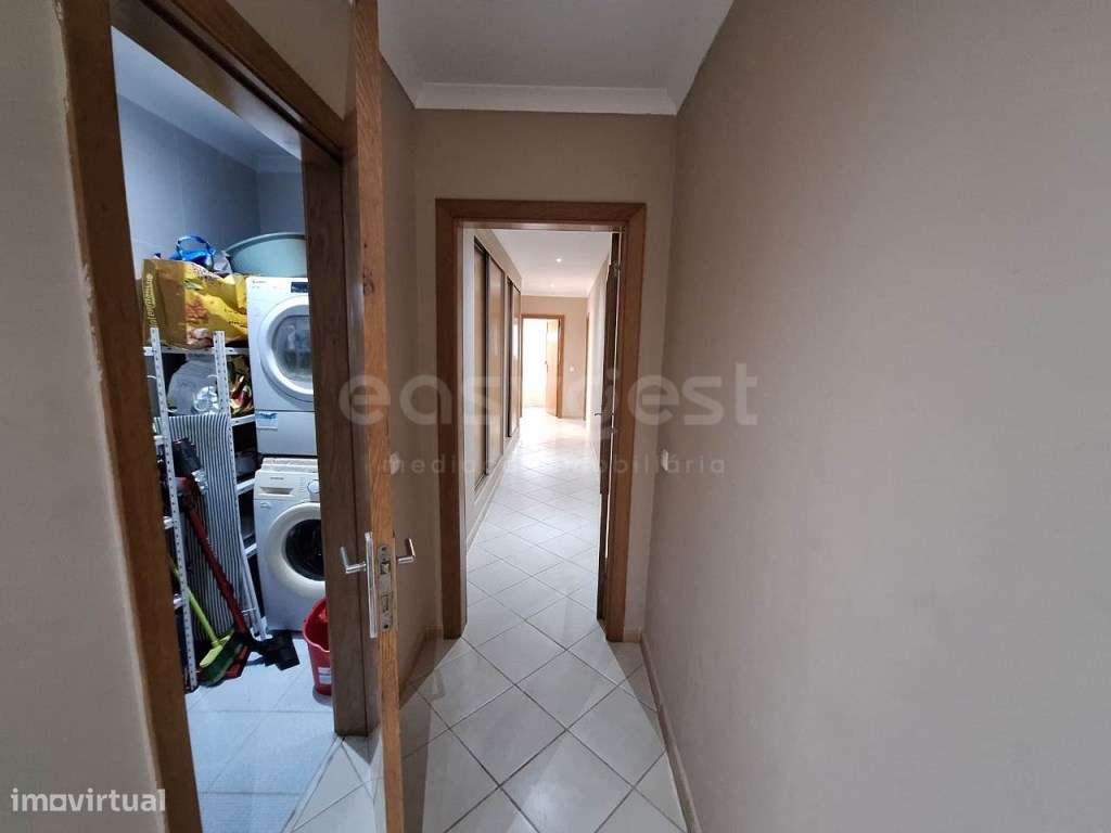 Apartamento T3 com 152 m2, com parqueamento na garagem localizado n...-16