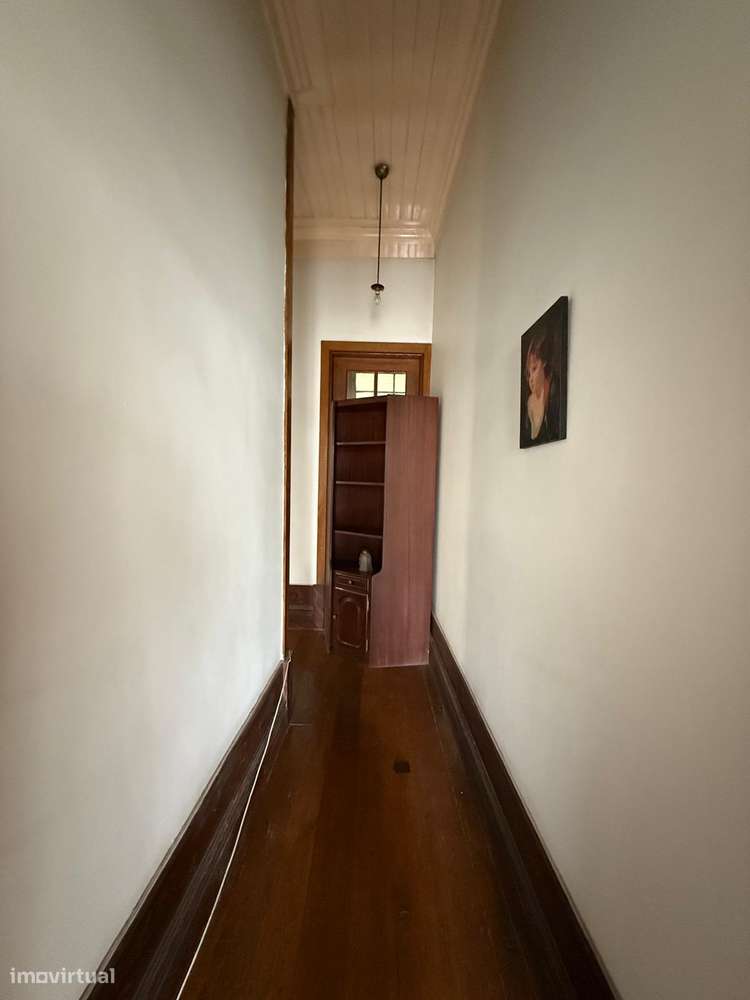 Moradia de Traça Apalaçada com Lojas  no Centro Histórico de Ovar-17