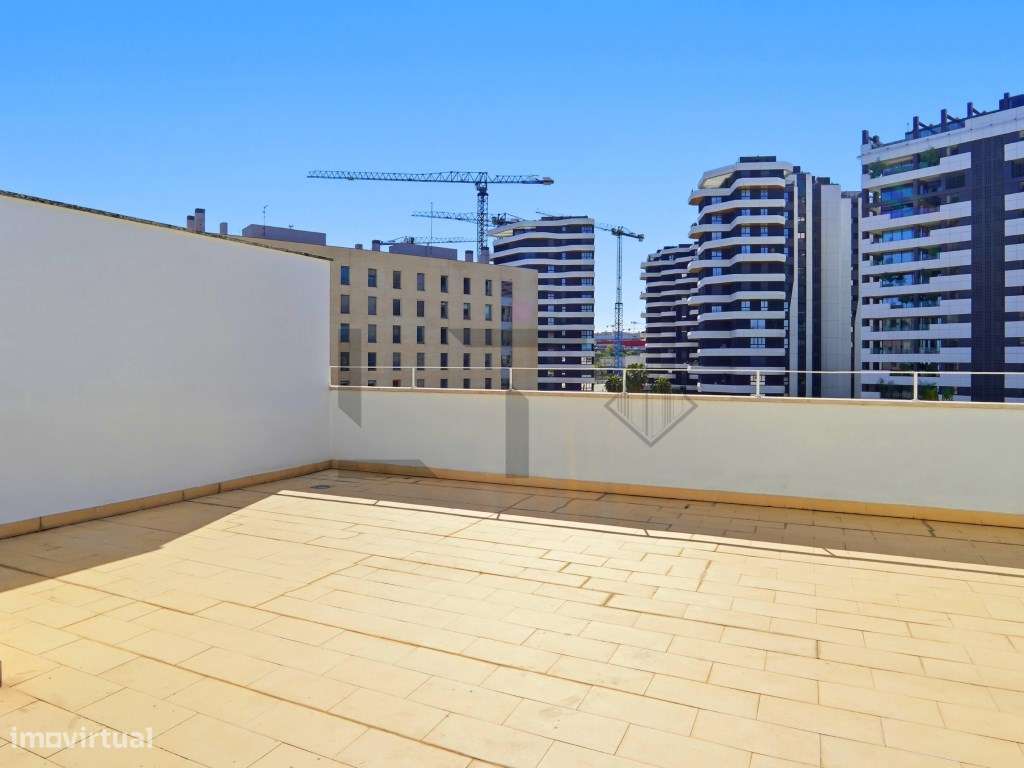 Penthouse T3 (possível T4) com Terraço, plena vista Rio e Garagem, ...-53