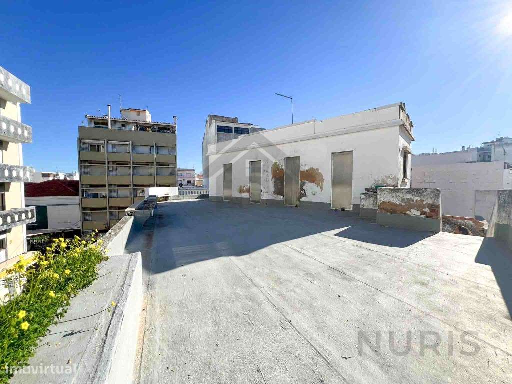 Moradia T3 com Espaço Comercial para Venda em Portimão-15