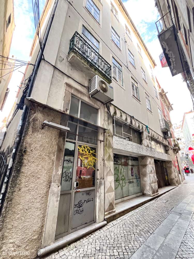 Predio De Uso Misto Com 5 Pisos E 2 Frentes Na Baixa De Coimbra