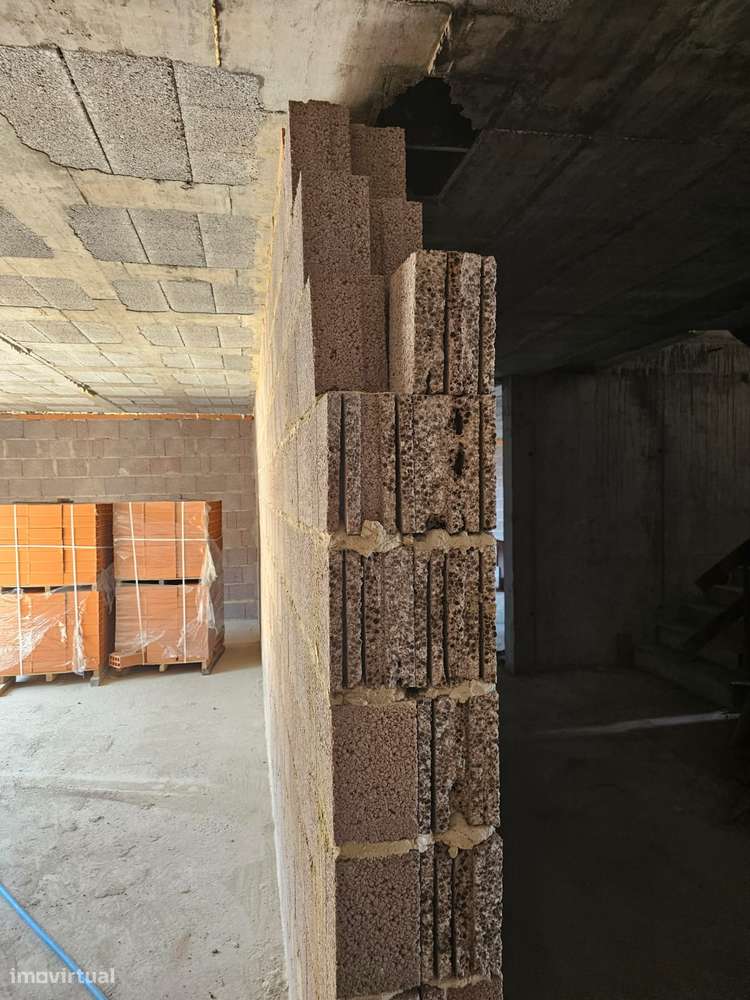 Apartamento T2 novo com piscina e garagem-14