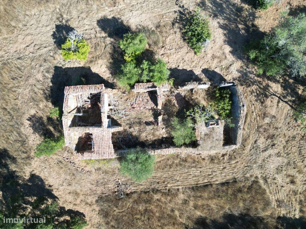 Refúgio campestre em Abela - Grande imagem: 5/21