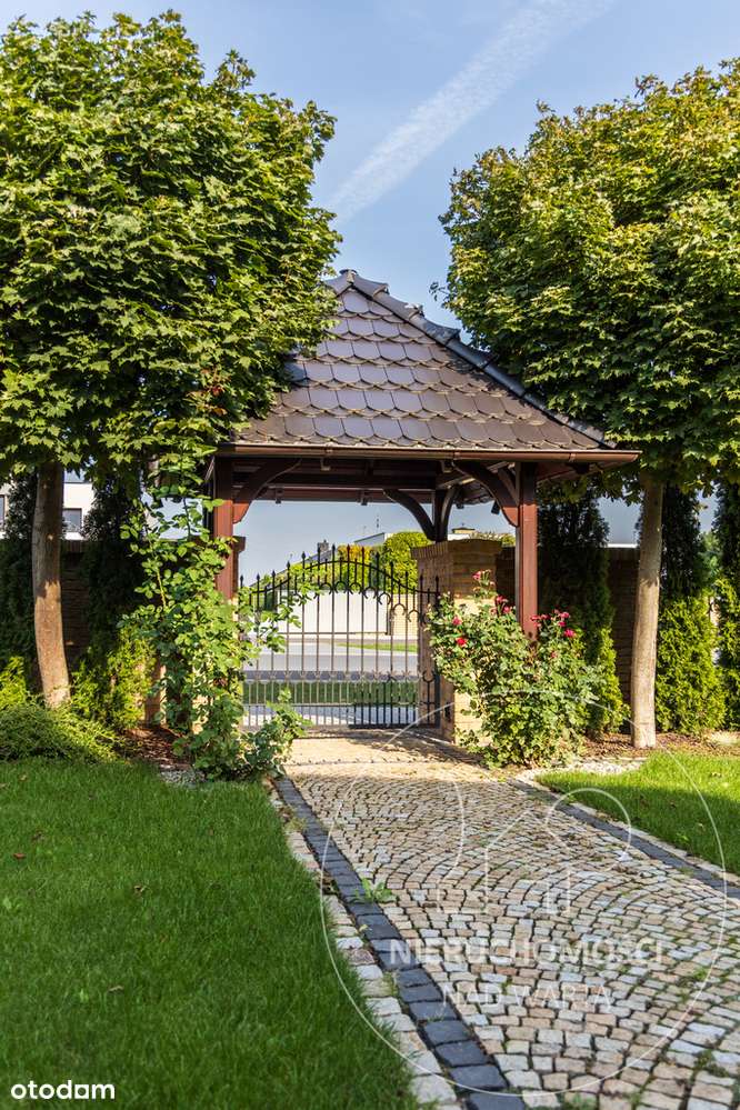 Stylowy dom z malowniczym ogrodem-15