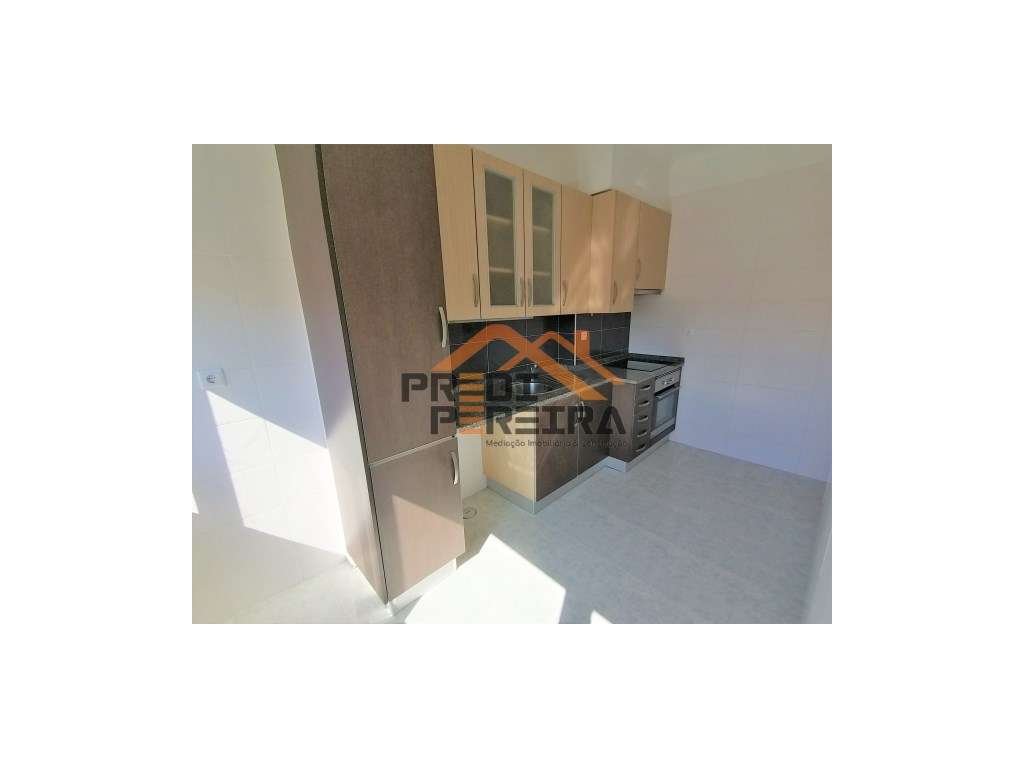 Apartamento T2, junto ao metro de Odivelas. - Grande imagem: 2/20