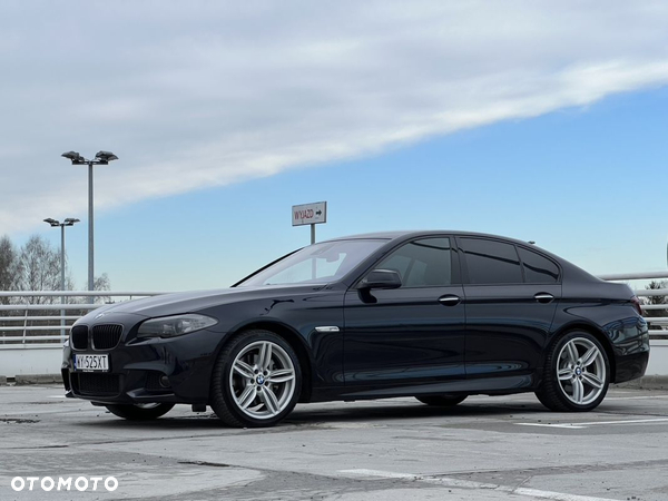 BMW Seria 5 525d xDrive - 14