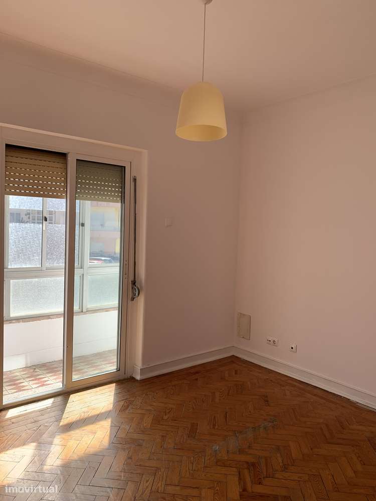 Almada, Cacilhas, arrendo t2, remodelado. 5 min Praça Gil Vicente - Grande imagem: 5/5