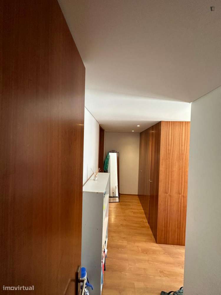 Quarto - localizado em Paranhos Porto - Grande imagem: 5/9