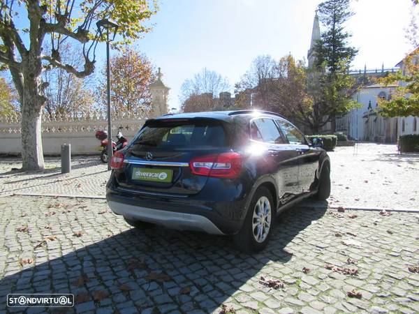 Mercedes-Benz GLA 180 - 35