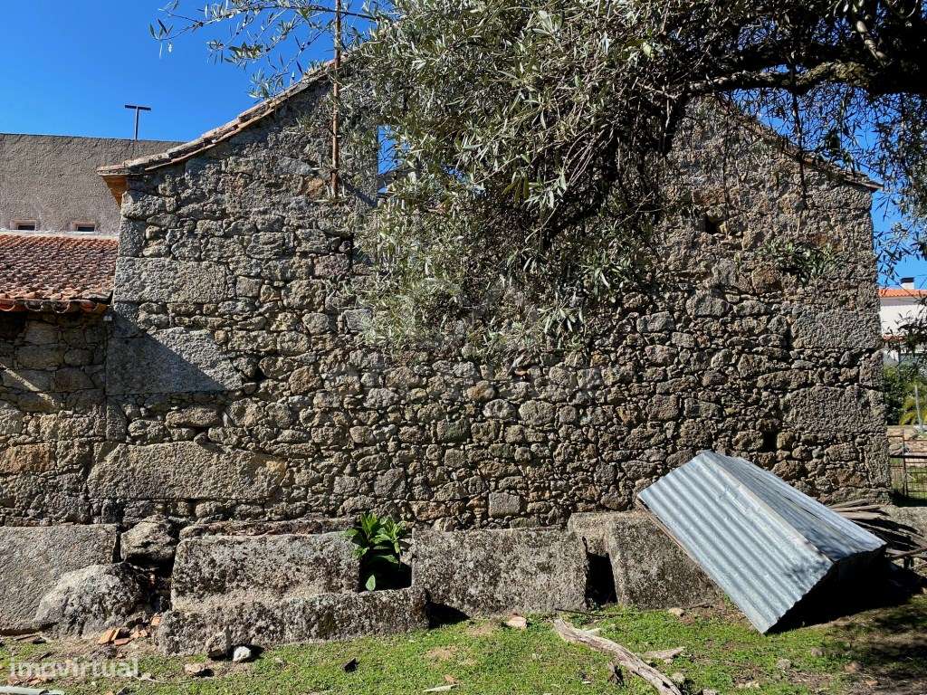 Moradia independente com 500 m2 área bruta-6