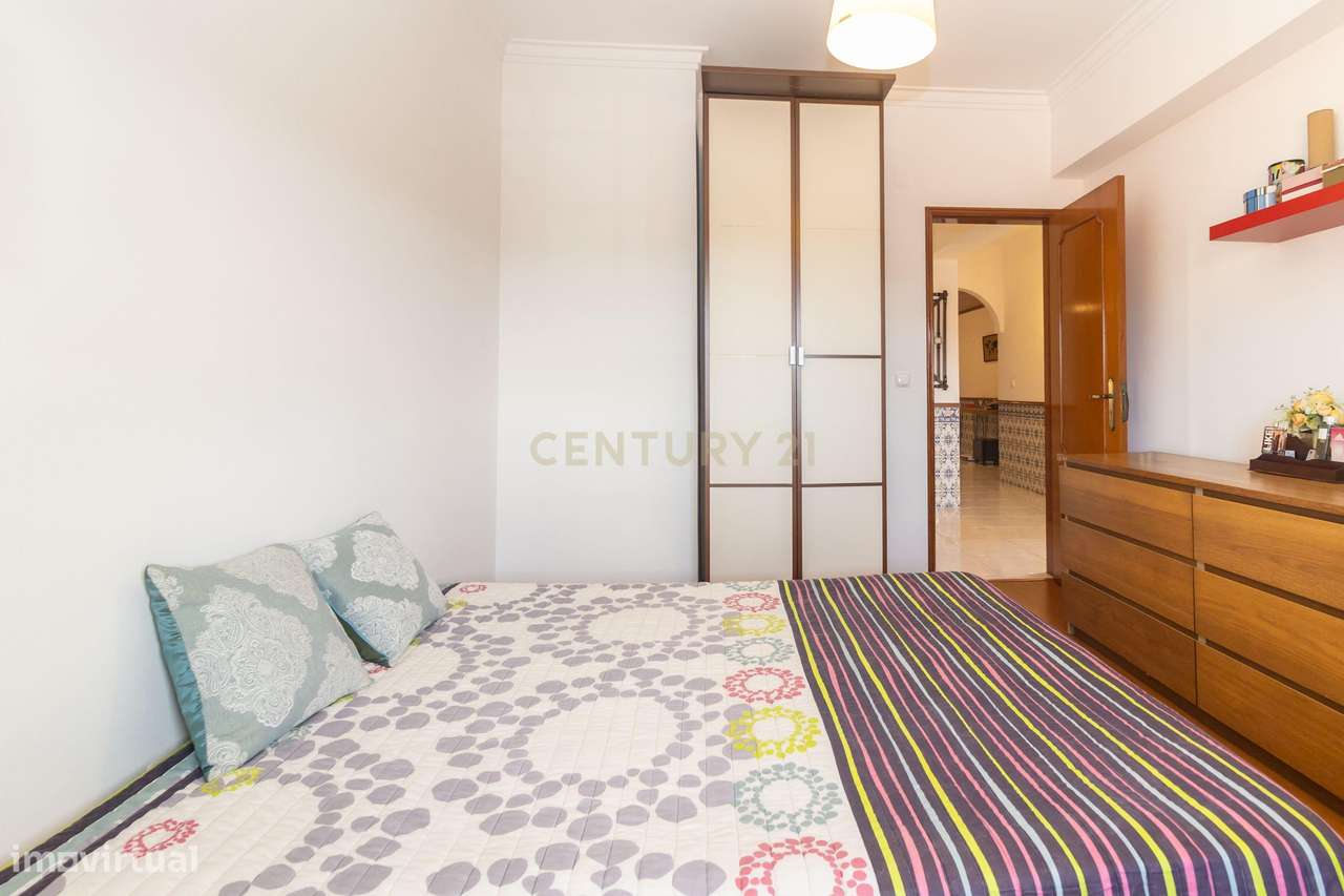 Apartamento T2 com Parqueamento, Elevador, Pronto a Habitar – Uma Opor-26