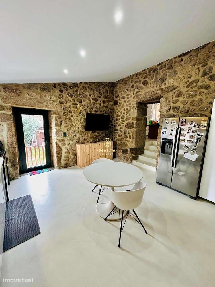 MORADIA EM PEDRA T2 – Charme Antigo com Conforto Moderno-16