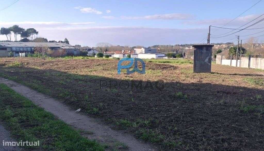 Terreno de 3850 m2 + Armazém | Potencial para Moradias-0